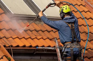 Démoussage et hydrofuge de toiture à Outreau